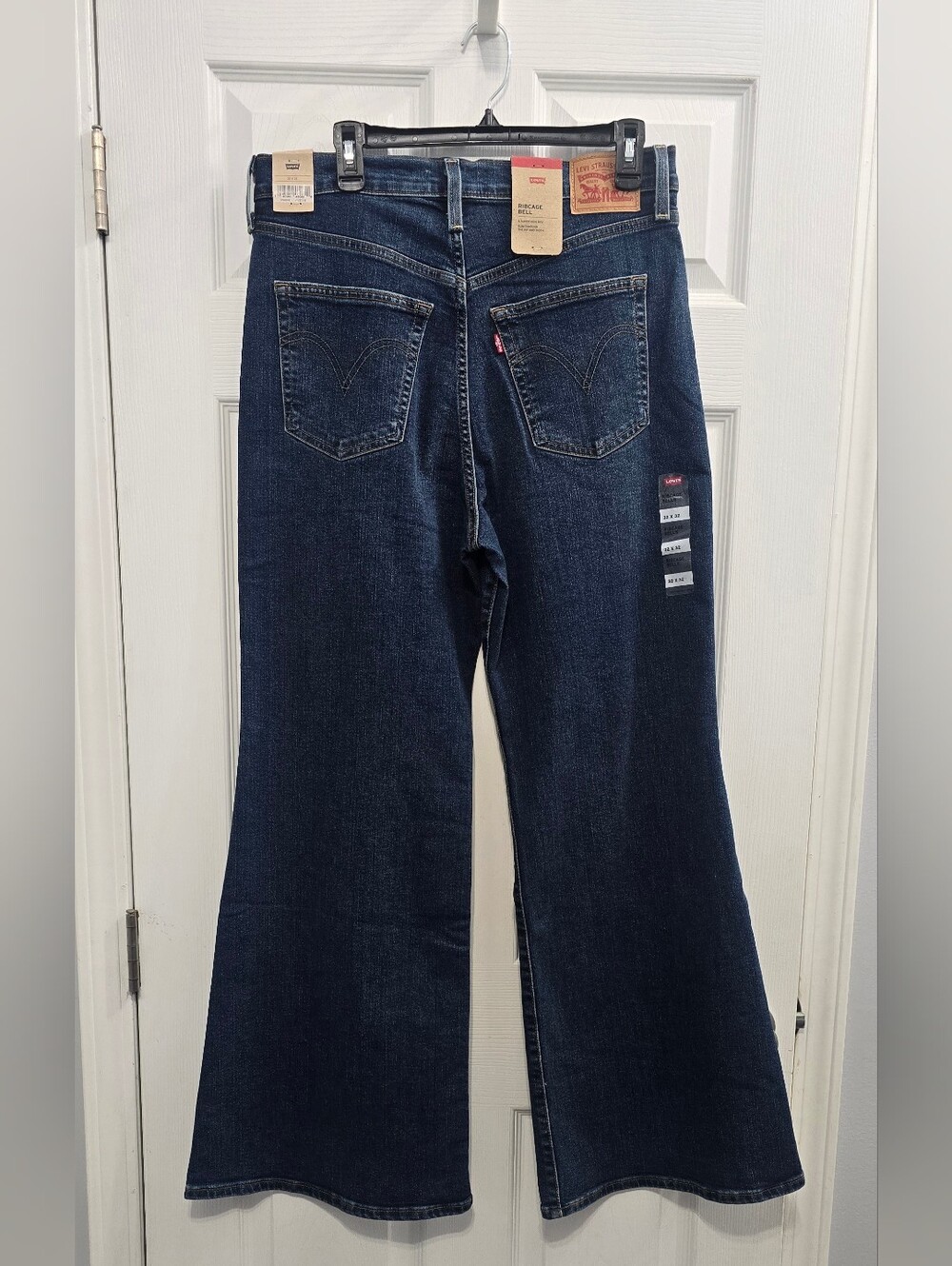 Women's Levi's sz 32×32 Ribcage bell jeans